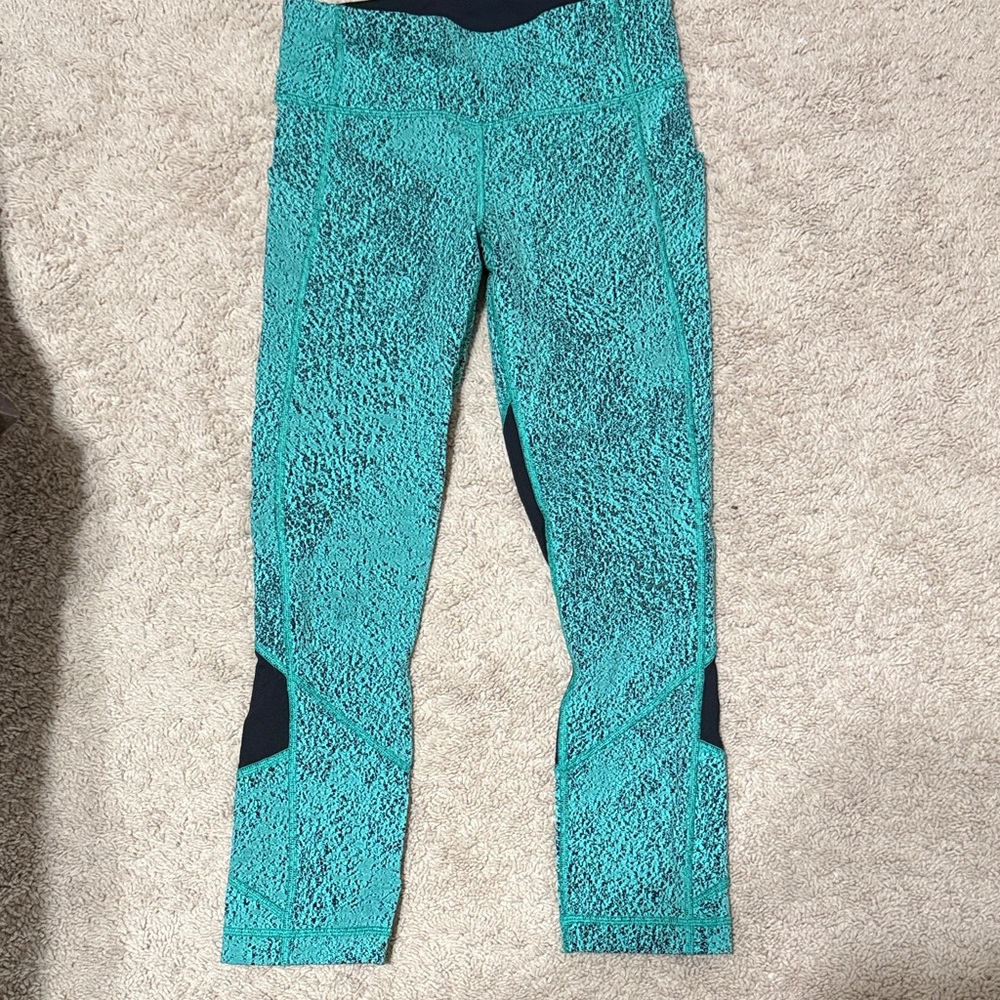 LULULEMON Teal Patterned Capris